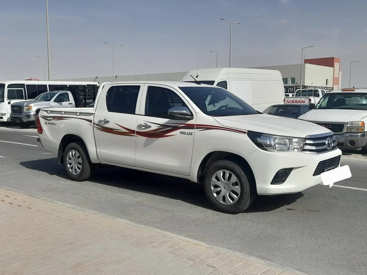 Toyota  Hilux  2022  Manual  8,000 Km  4 Cylinder  Four Wheel Drive (4WD)  Pick Up  White