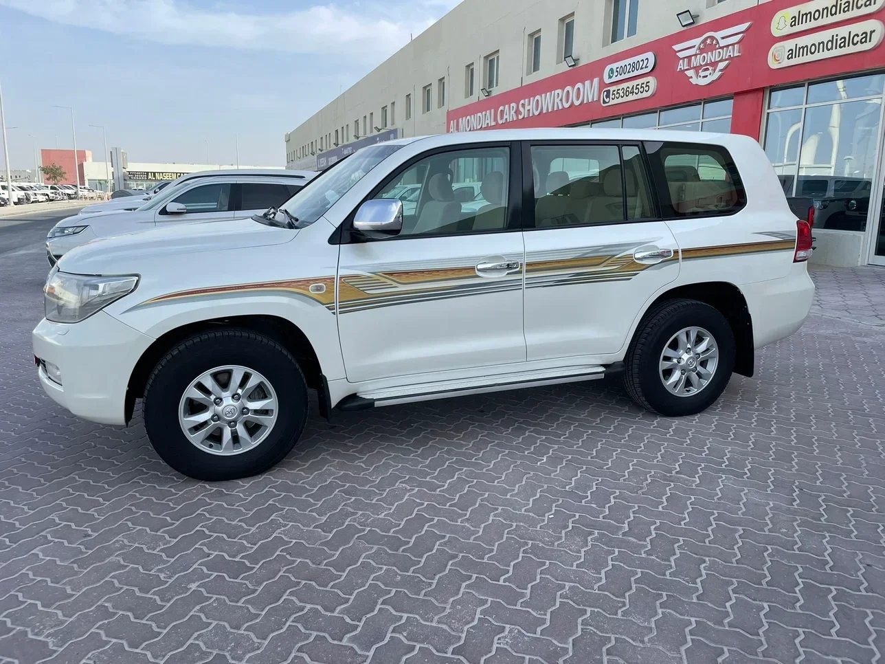 Toyota  Land Cruiser  GXR  2009  Automatic  428,000 Km  6 Cylinder  Four Wheel Drive (4WD)  SUV  White