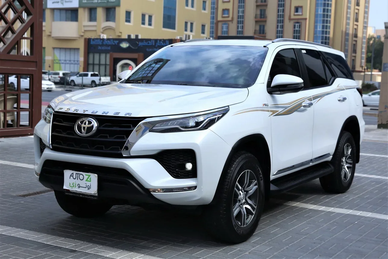 Toyota  Fortuner  SR5  2023  Automatic  49,300 Km  6 Cylinder  Four Wheel Drive (4WD)  SUV  White  With Warranty