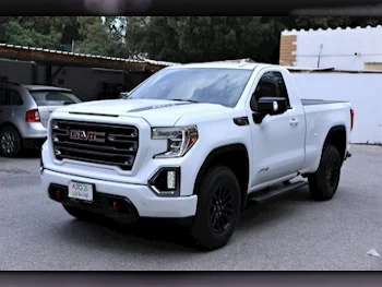 GMC  Sierra  AT4  2022  Automatic  42,000 Km  8 Cylinder  Four Wheel Drive (4WD)  Pick Up  White  With Warranty