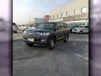 Toyota  Land Cruiser  VXR  2016  Automatic  190,000 Km  8 Cylinder  Four Wheel Drive (4WD)  SUV  Gray