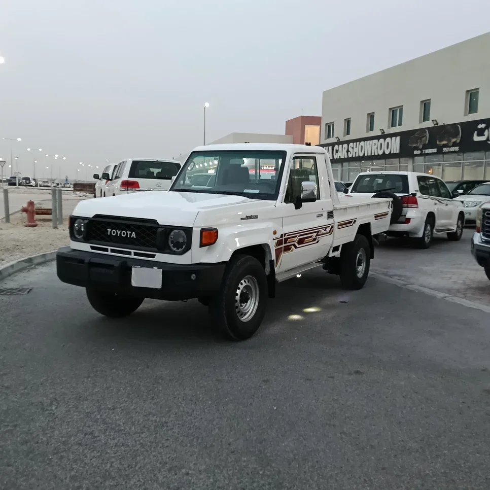 Toyota  Land Cruiser  LX  2020  Manual  277,000 Km  6 Cylinder  Four Wheel Drive (4WD)  Pick Up  White