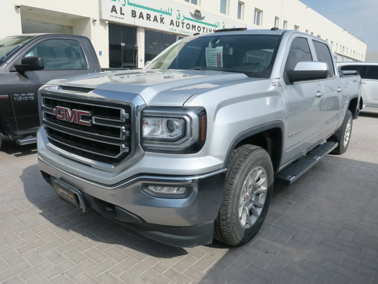 GMC  Sierra  Z71  2016  Automatic  273,000 Km  8 Cylinder  Four Wheel Drive (4WD)  Pick Up  Silver