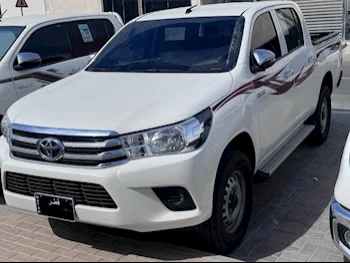 Toyota  Hilux  2022  Automatic  136,000 Km  4 Cylinder  Four Wheel Drive (4WD)  Pick Up  White