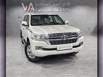 Toyota  Land Cruiser  GXR  2016  Automatic  389,000 Km  8 Cylinder  Four Wheel Drive (4WD)  SUV  White