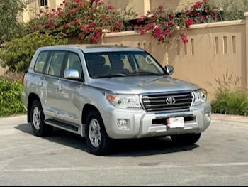 Toyota  Land Cruiser  GXR  2014  Automatic  260,000 Km  8 Cylinder  Four Wheel Drive (4WD)  SUV  Silver