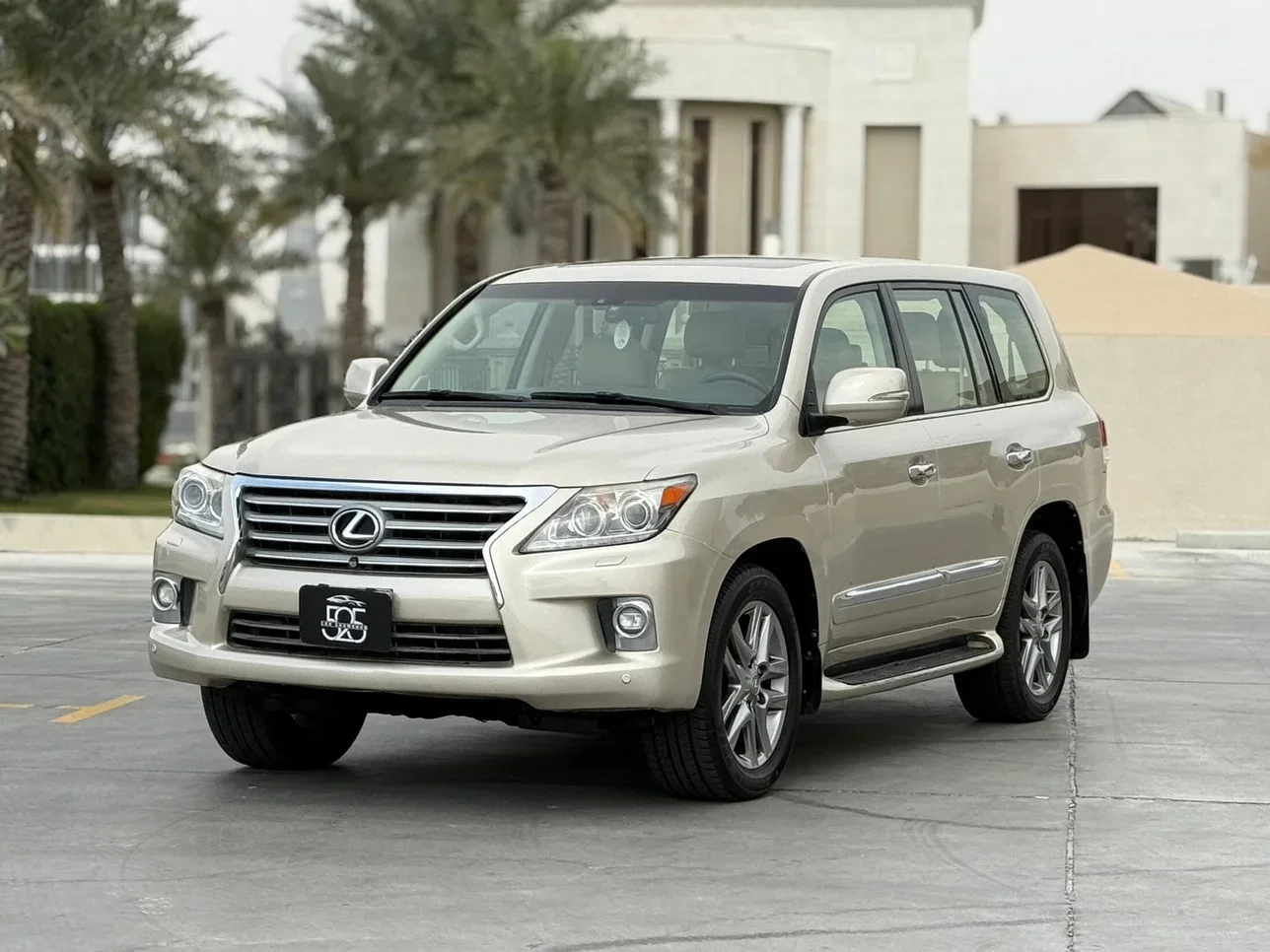 Lexus  LX  570  2015  Automatic  270,000 Km  8 Cylinder  Four Wheel Drive (4WD)  SUV  Beige