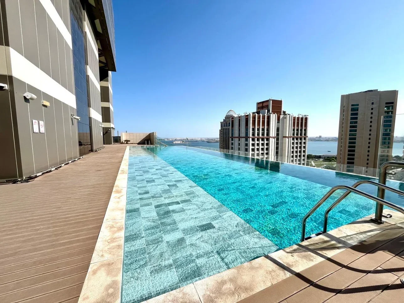 3 Bedrooms  Apartment  in Doha -  West Bay  Fully Furnished