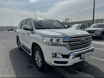 Toyota  Land Cruiser  GXR  2018  Automatic  170,000 Km  8 Cylinder  Four Wheel Drive (4WD)  SUV  White