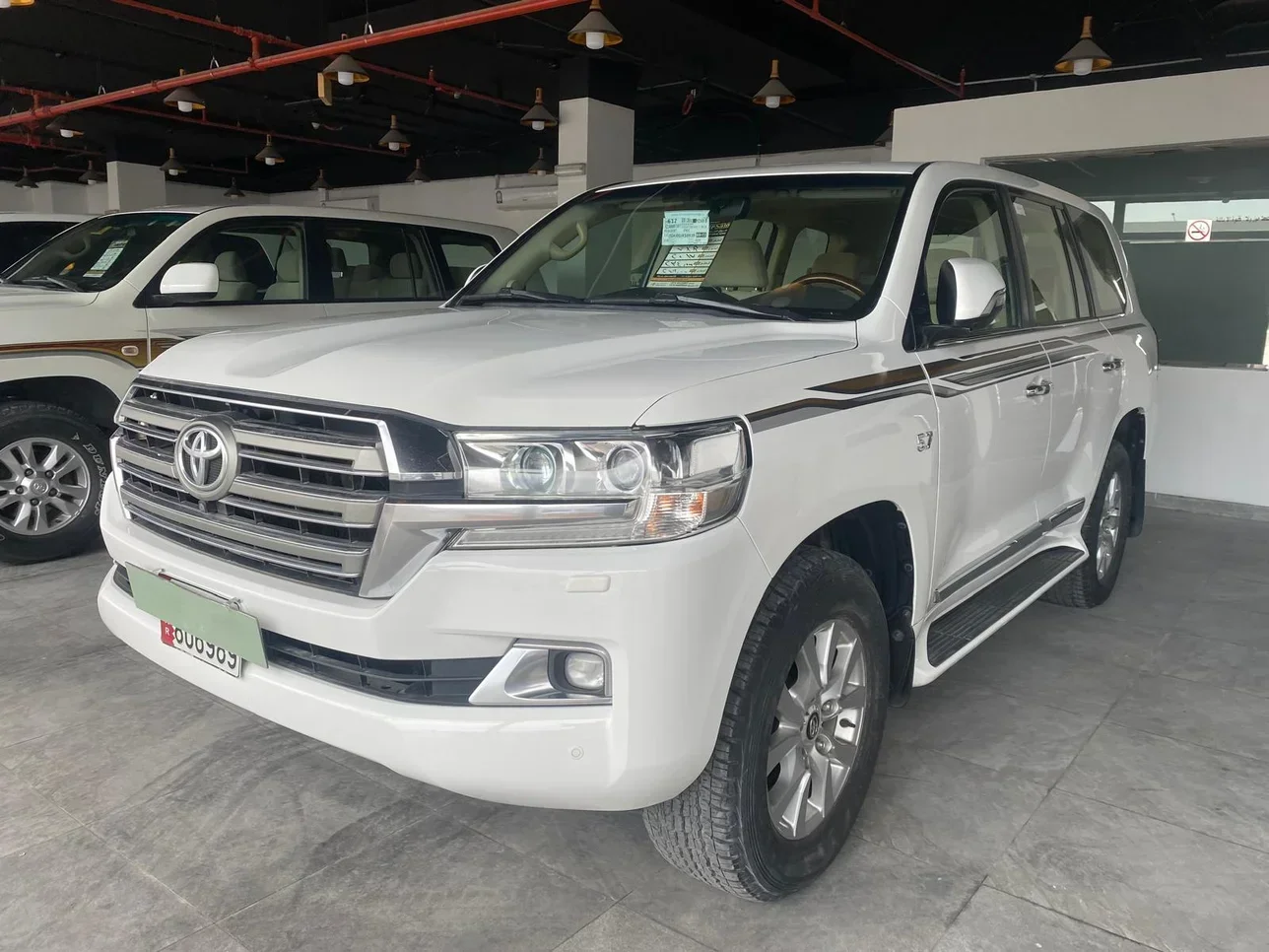  Toyota  Land Cruiser  VXR  2017  Automatic  234,000 Km  8 Cylinder  Four Wheel Drive (4WD)  SUV  White  With Warranty