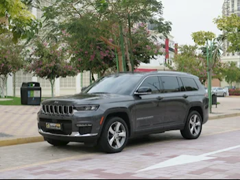 Jeep  Grand Cherokee  Limited  2022  Automatic  45,000 Km  6 Cylinder  Four Wheel Drive (4WD)  SUV  Gray  With Warranty