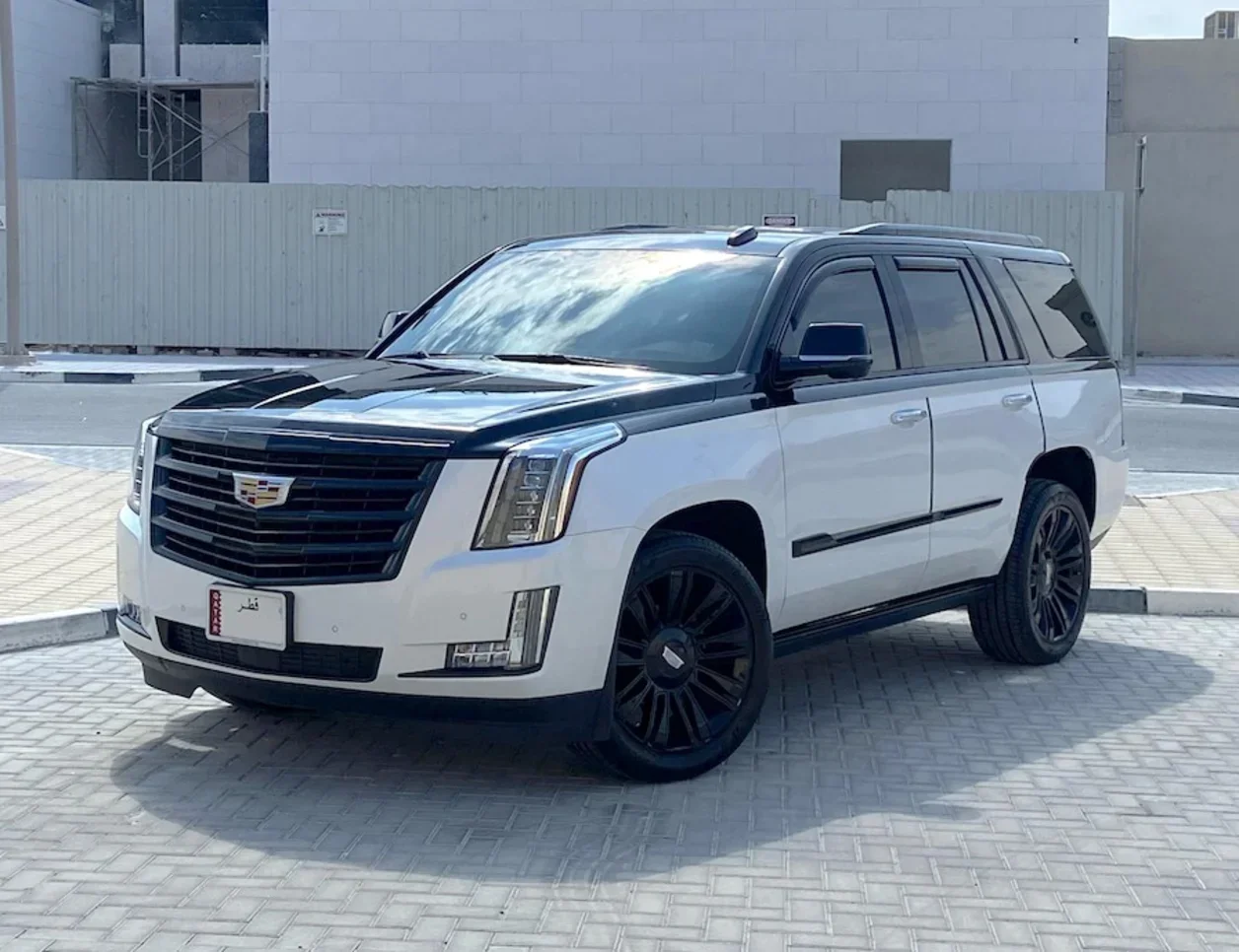 Cadillac  Escalade  Platinum  2016  Automatic  34,800 Km  8 Cylinder  Four Wheel Drive (4WD)  SUV  White