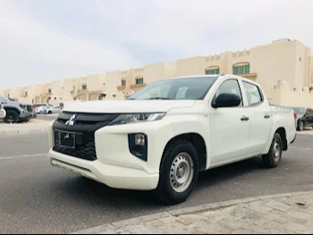 Mitsubishi  L 200  2021  Manual  184,000 Km  4 Cylinder  Rear Wheel Drive (RWD)  Pick Up  White