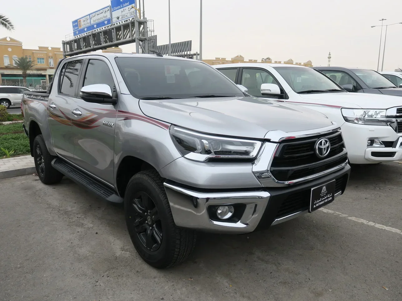 Toyota  Hilux  2022  Automatic  50,000 Km  4 Cylinder  Four Wheel Drive (4WD)  Pick Up  Silver  With Warranty