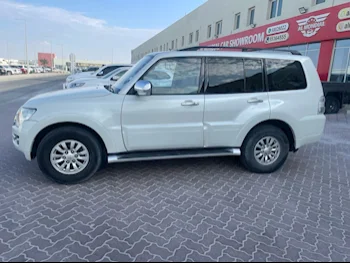 Mitsubishi  Pajero  GLS  2016  Automatic  439,000 Km  6 Cylinder  Four Wheel Drive (4WD)  SUV  White