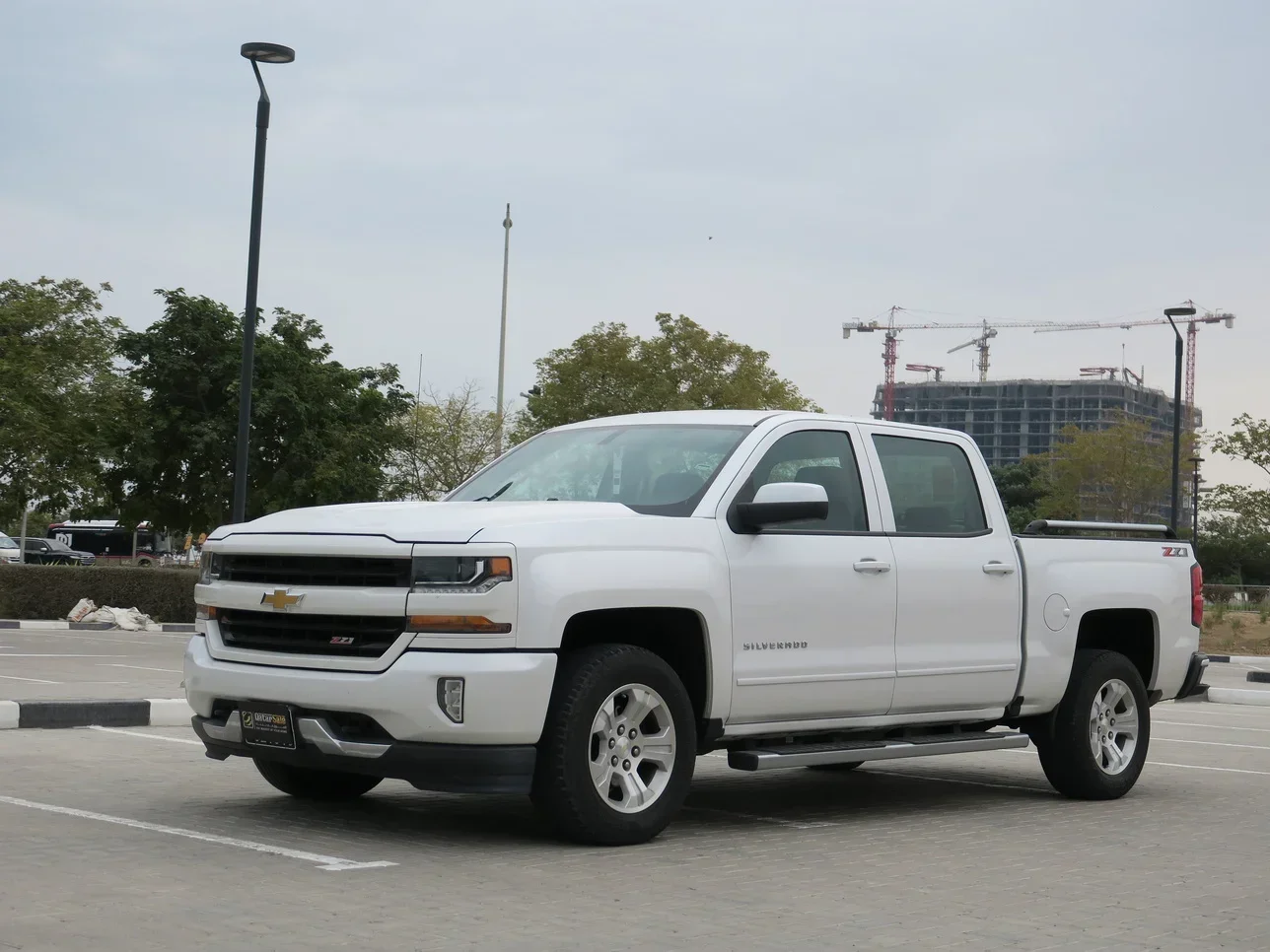 Chevrolet  Silverado  Z71  2018  Automatic  150,000 Km  8 Cylinder  Four Wheel Drive (4WD)  Pick Up  White  With Warranty