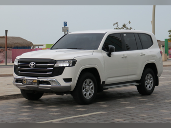 تويوتا  لاند كروزر  جي اكس  2022  اوتوماتيك  94,000 كم  6 سلندر  دفع رباعي  اس يو في  أبيض  تحت الضمان