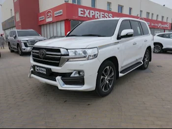 Toyota  Land Cruiser  VXR- Grand Touring S  2020  Automatic  176,000 Km  8 Cylinder  Four Wheel Drive (4WD)  SUV  White