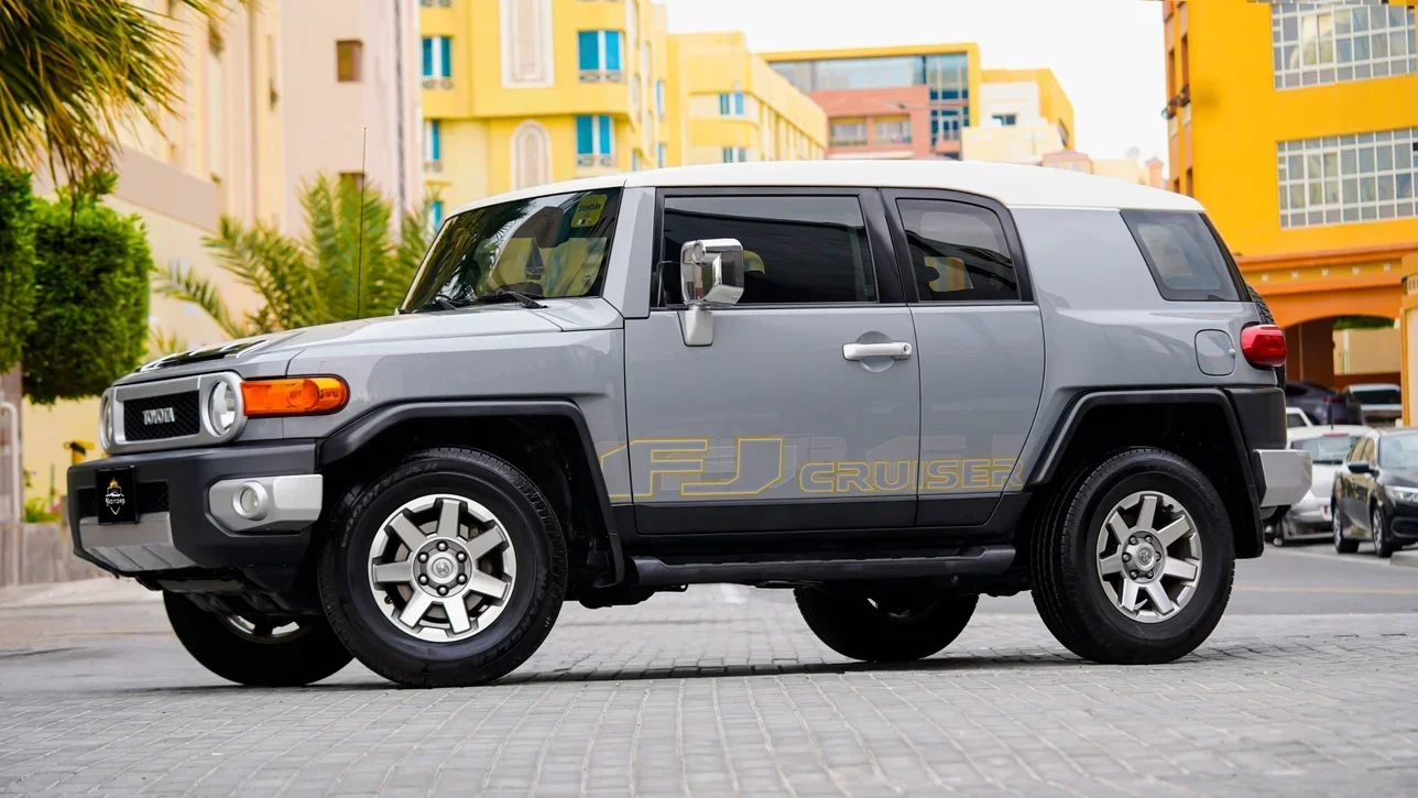 Toyota  FJ Cruiser  2019  Automatic  135,000 Km  6 Cylinder  Four Wheel Drive (4WD)  SUV  Silver