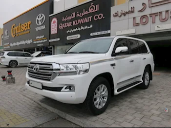 Toyota  Land Cruiser  VXR  2021  Automatic  298,000 Km  8 Cylinder  Four Wheel Drive (4WD)  SUV  White