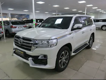 Toyota  Land Cruiser  VXR  2013  Automatic  187,000 Km  8 Cylinder  Four Wheel Drive (4WD)  SUV  White