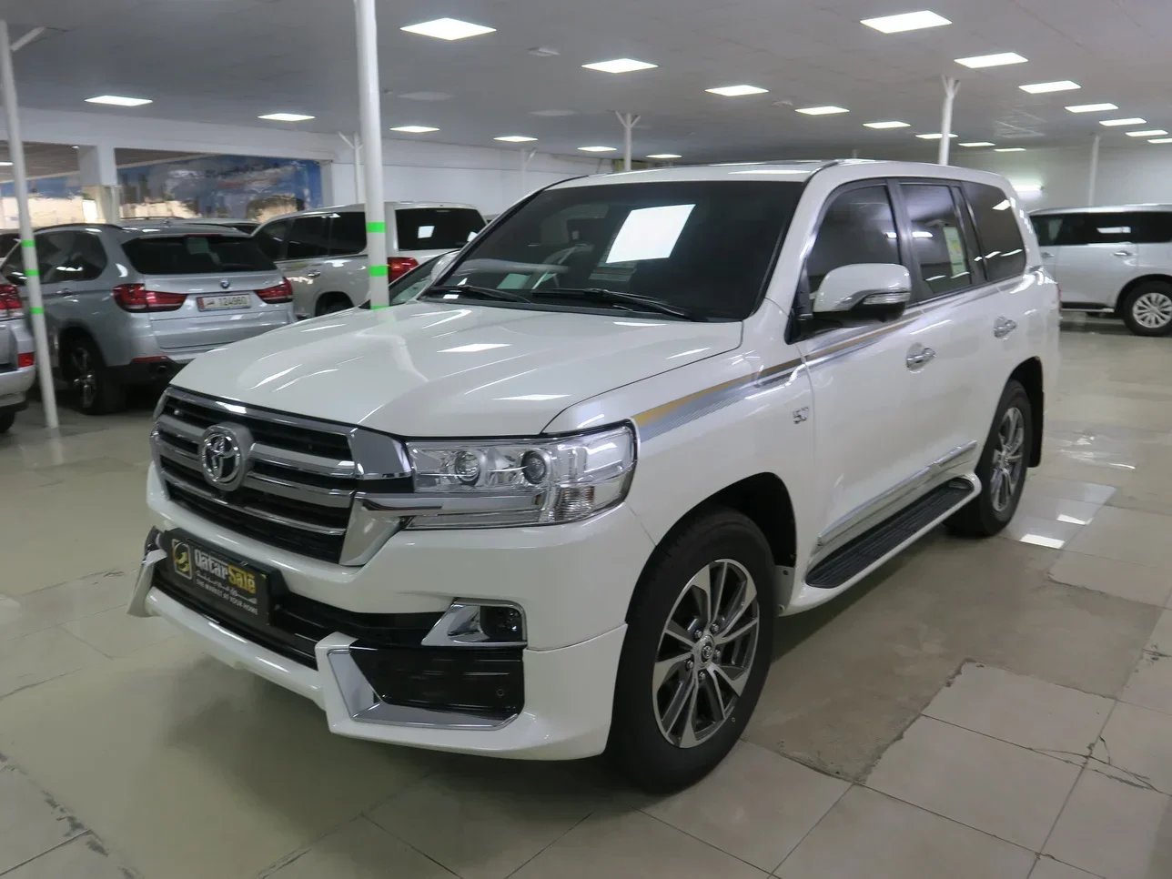 Toyota  Land Cruiser  VXR  2013  Automatic  187,000 Km  8 Cylinder  Four Wheel Drive (4WD)  SUV  White