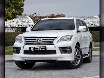 Lexus  LX  570 S  2015  Automatic  203,900 Km  8 Cylinder  Four Wheel Drive (4WD)  SUV  White