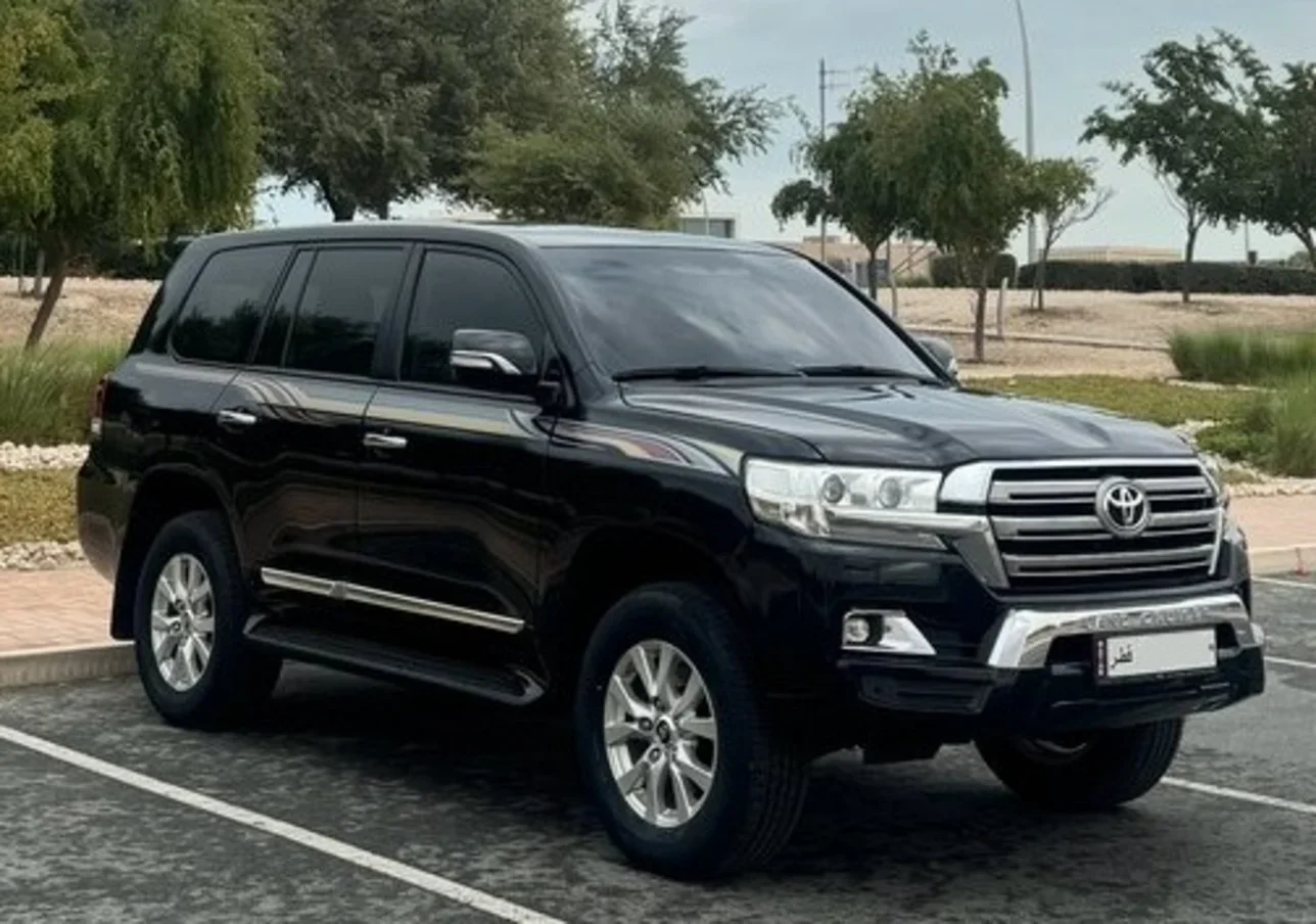 Toyota  Land Cruiser  GXR  2017  Automatic  174,000 Km  8 Cylinder  Four Wheel Drive (4WD)  SUV  Black