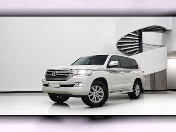 Toyota  Land Cruiser  GXR  2016  Automatic  243,900 Km  8 Cylinder  Four Wheel Drive (4WD)  SUV  White