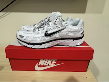 Shoes Nike  White Size 43  Qatar  Men