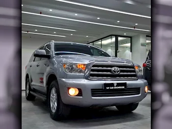 Toyota Sequoia Silver 2014 For Sale in Qatar