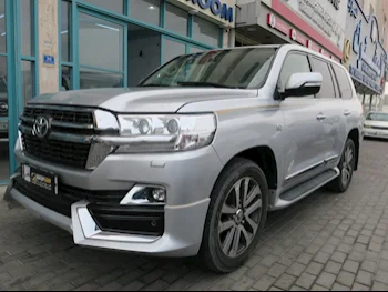 Toyota  Land Cruiser  VXR  2019  Automatic  167,000 Km  8 Cylinder  Four Wheel Drive (4WD)  SUV  Silver