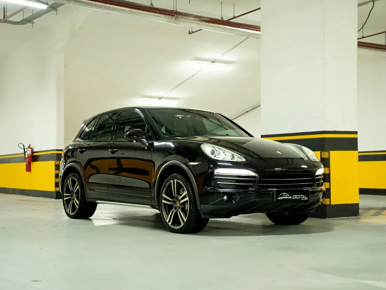 Porsche  Cayenne  S  2013  Automatic  166,000 Km  8 Cylinder  Four Wheel Drive (4WD)  SUV  Black