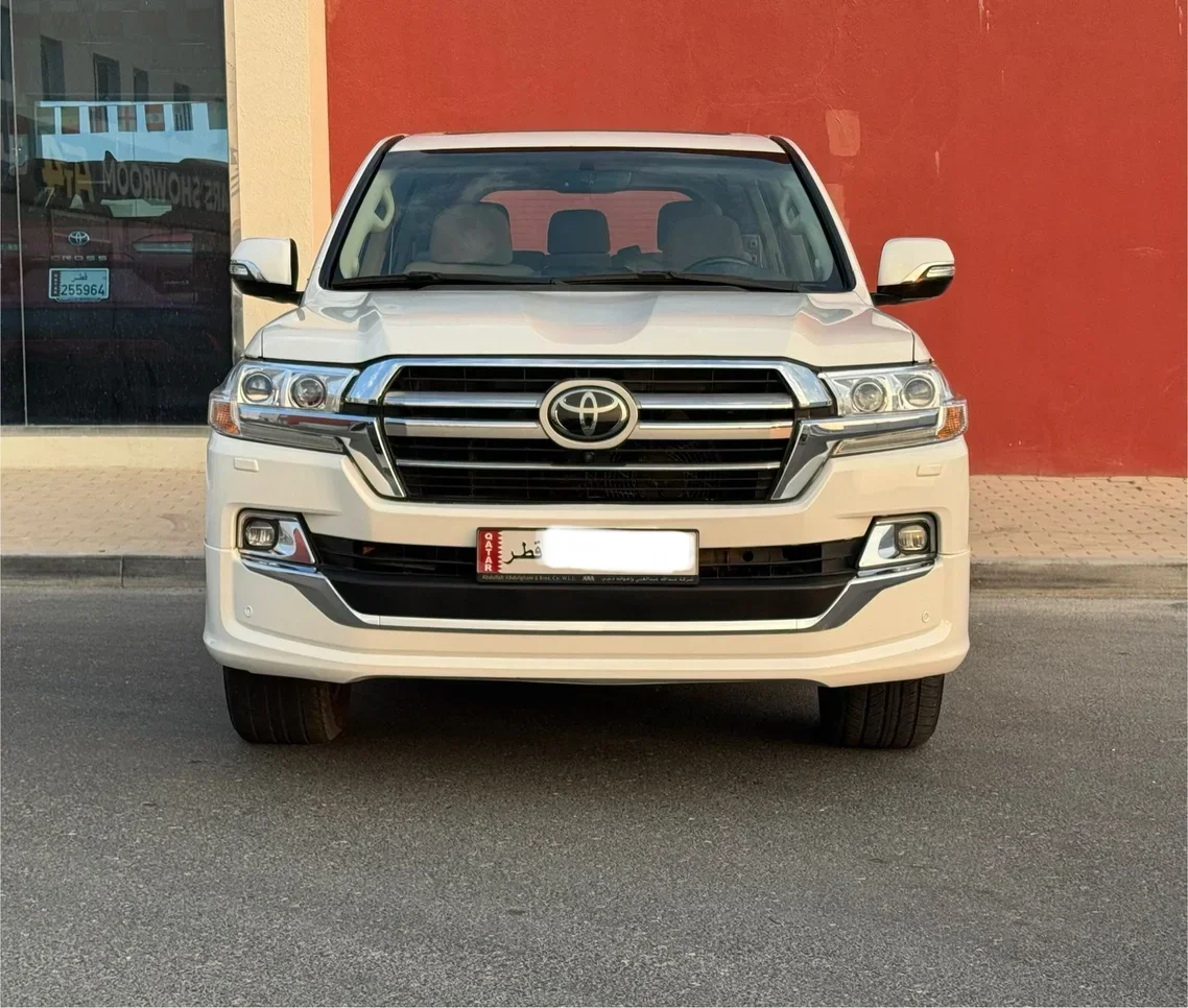 Toyota  Land Cruiser  VXR  2019  Automatic  89,000 Km  8 Cylinder  Four Wheel Drive (4WD)  SUV  White