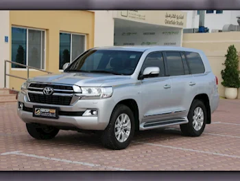 Toyota  Land Cruiser  VXR  2021  Automatic  93,000 Km  8 Cylinder  Four Wheel Drive (4WD)  SUV  Silver