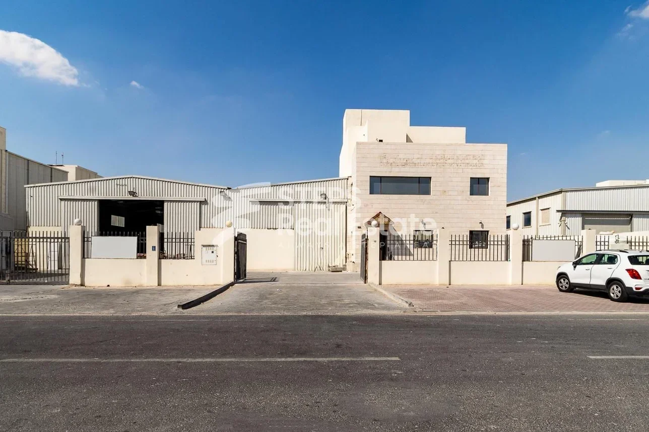 Warehouses & Stores - Al Wakrah  - Barkit Al Awamer  -Area Size: 2000 Square Meter