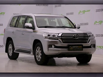 Toyota  Land Cruiser  VXR  2016  Automatic  204,000 Km  8 Cylinder  Four Wheel Drive (4WD)  SUV  Silver