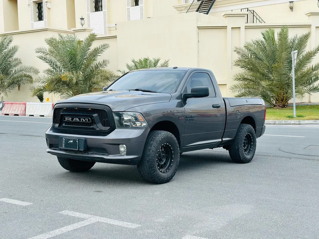 Dodge  Ram  1500  2020  Automatic  200,000 Km  8 Cylinder  Four Wheel Drive (4WD)  Pick Up  Gray