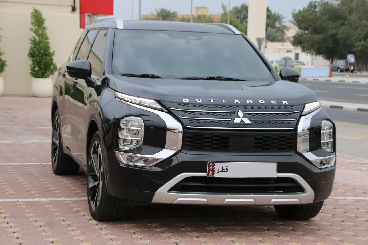 Mitsubishi  Outlander  Limited edition  2023  Automatic  65,500 Km  4 Cylinder  Four Wheel Drive (4WD)  SUV  Black  With Warranty