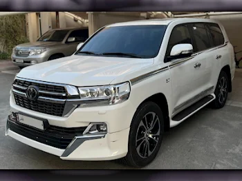 Toyota  Land Cruiser  VXR  2021  Automatic  33,000 Km  8 Cylinder  Four Wheel Drive (4WD)  SUV  White