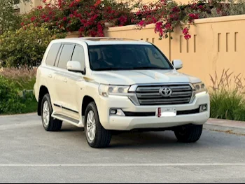 Toyota  Land Cruiser  VXR  2016  Automatic  215,000 Km  8 Cylinder  Four Wheel Drive (4WD)  SUV  White