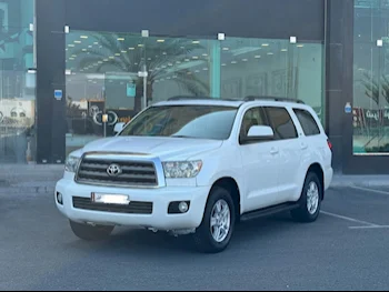 Toyota  Sequoia  SR5  2016  Automatic  300,000 Km  8 Cylinder  Four Wheel Drive (4WD)  SUV  White