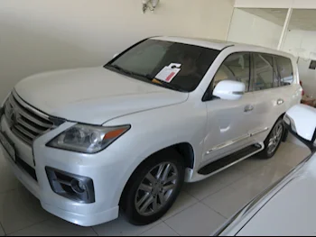 Lexus  LX  570  2015  Automatic  359,000 Km  8 Cylinder  Four Wheel Drive (4WD)  SUV  White