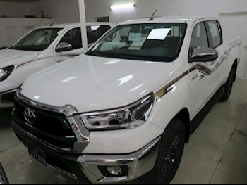 Toyota  Hilux  2024  Automatic  200 Km  4 Cylinder  Four Wheel Drive (4WD)  Pick Up  White