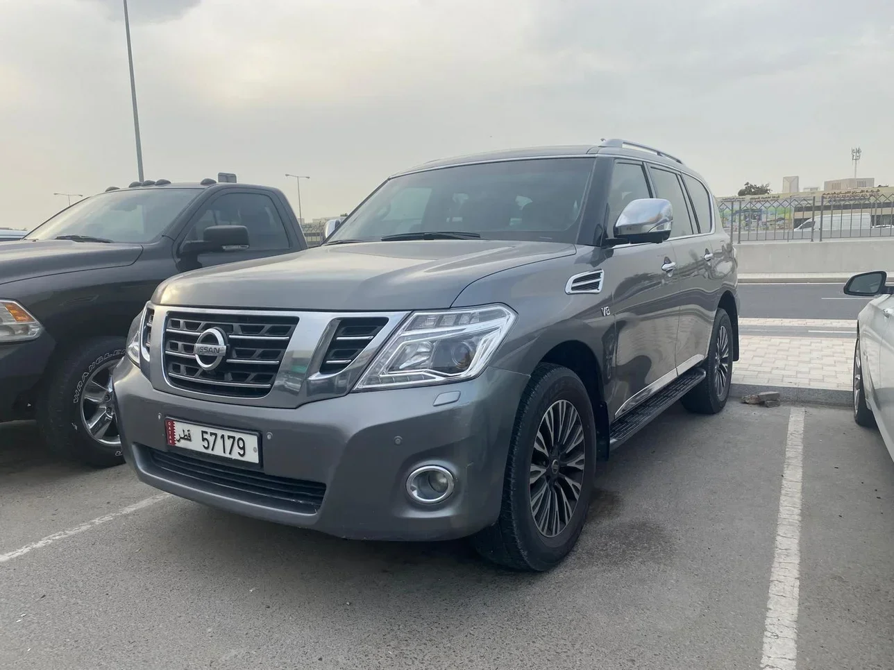 Nissan  Patrol  Platinum  2015  Automatic  300,000 Km  8 Cylinder  Four Wheel Drive (4WD)  SUV  Gray