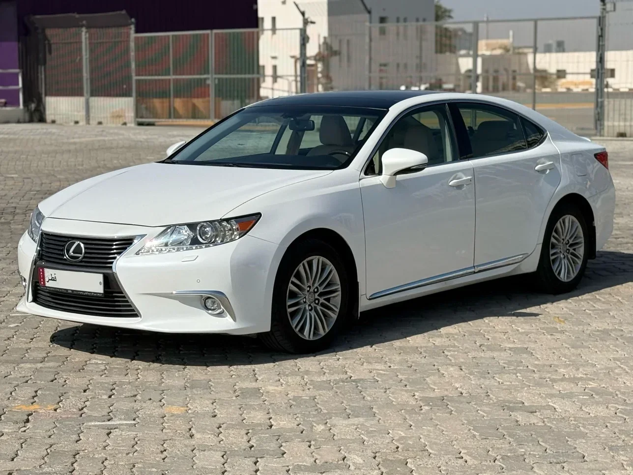 Lexus  ES  350  2015  Automatic  174,000 Km  6 Cylinder  Rear Wheel Drive (RWD)  Sedan  White