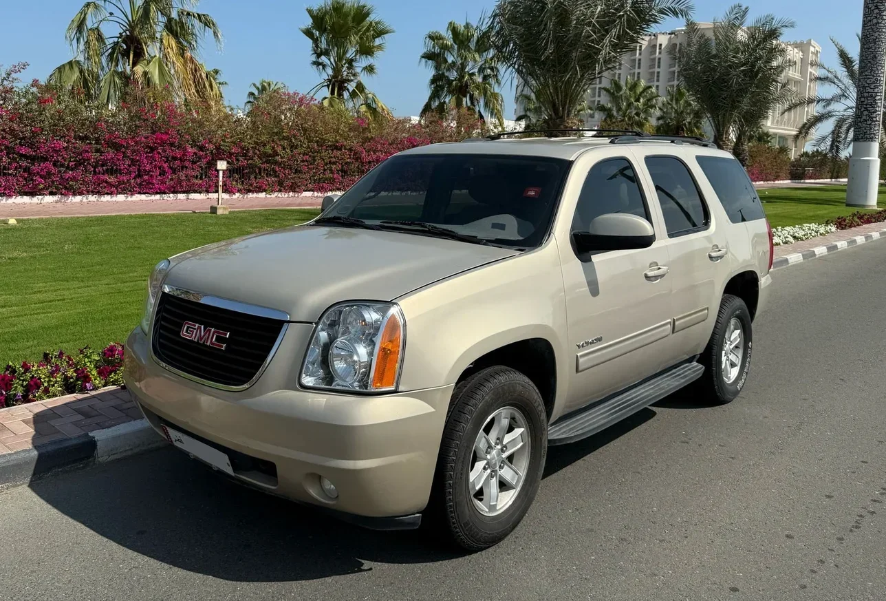 GMC  Yukon  2012  Automatic  220,000 Km  8 Cylinder  Four Wheel Drive (4WD)  SUV  Gold