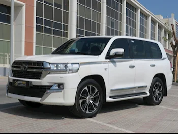 Toyota  Land Cruiser  VXR  2021  Automatic  126,000 Km  8 Cylinder  Four Wheel Drive (4WD)  SUV  White