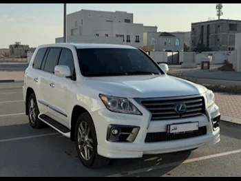 Lexus  LX  570 S  2014  Automatic  270,000 Km  8 Cylinder  Four Wheel Drive (4WD)  SUV  White