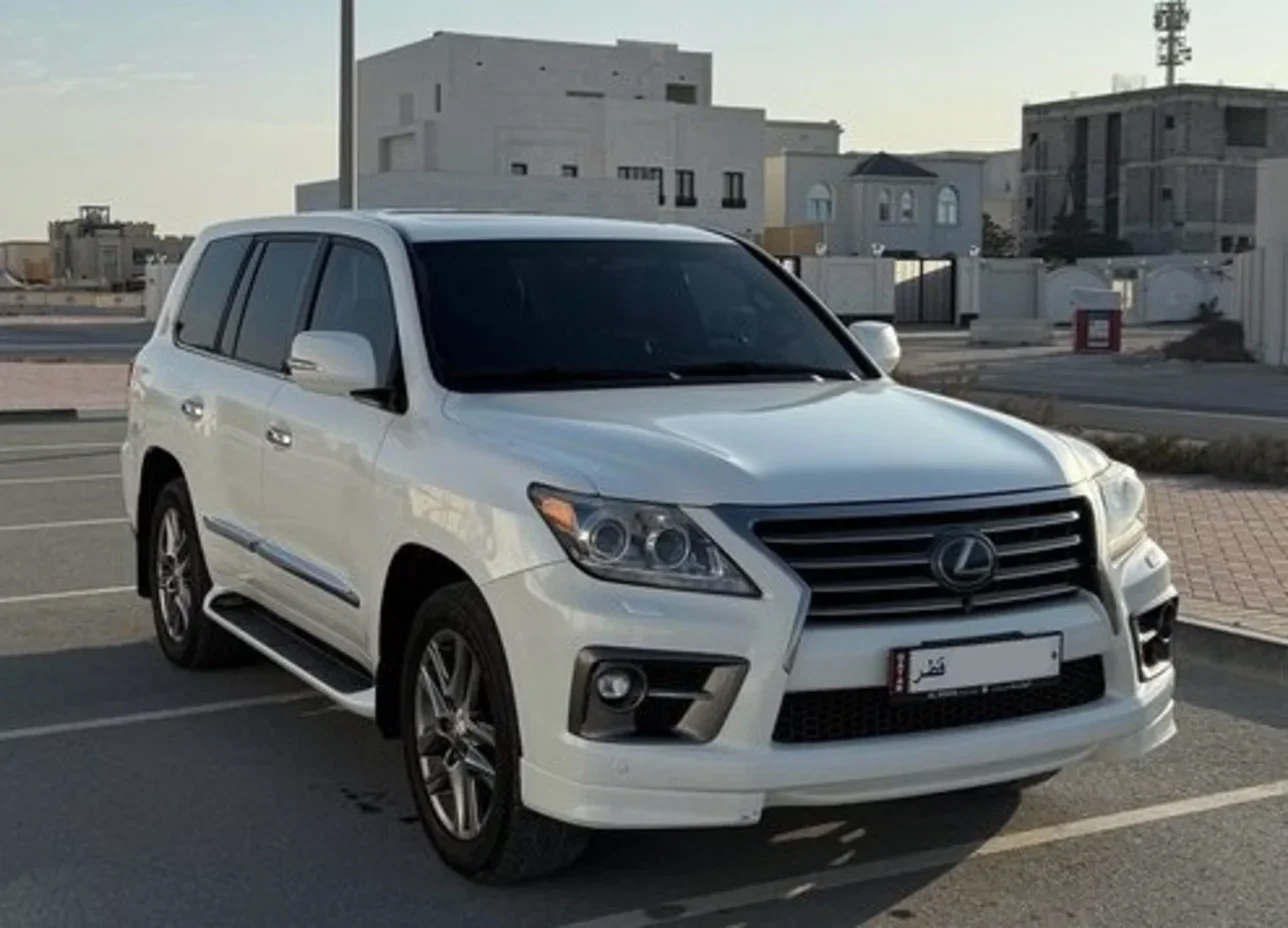 Lexus  LX  570 S  2014  Automatic  270,000 Km  8 Cylinder  Four Wheel Drive (4WD)  SUV  White